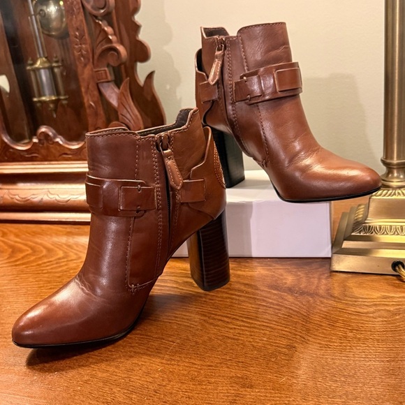 Tory Burch Colton 85MM Almond Brown Leather 3.25”Heel Booties Size 5 MSRP $495 - Picture 4 of 13